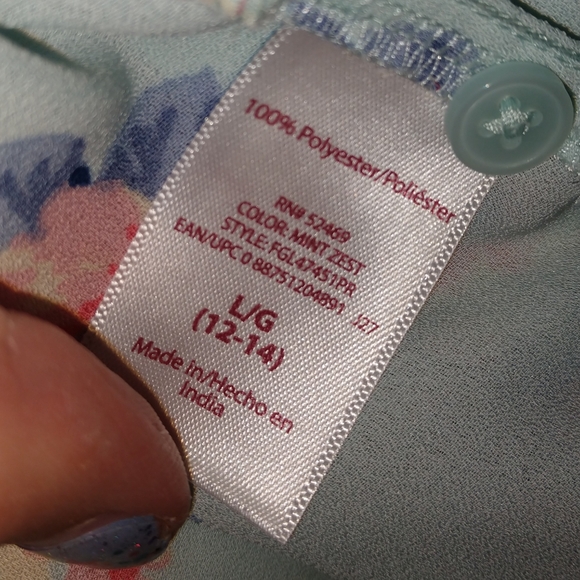 🌸 Beautiful floral button down top - Picture 2 of 12